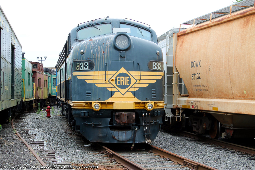 ERIE 833 EMD E8A